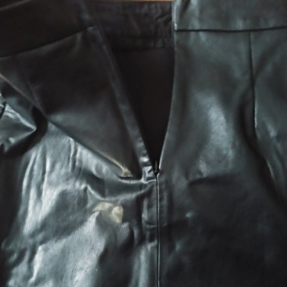 Stradivarius faux leather mini skirt - Picture 2 of 6